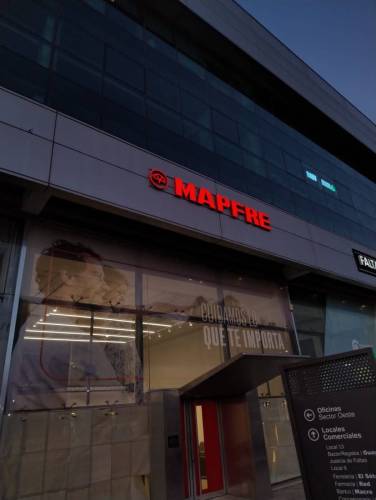 corporeas de acrilico mapfre9
