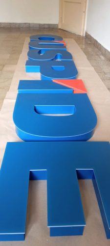 letras carteles cuspide